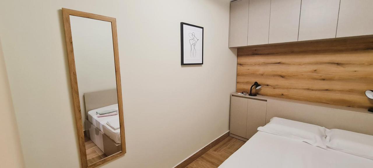 2V1 - Center Apartment 4 Тирана Экстерьер фото